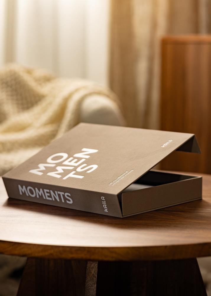 KAILA MOMENTS Grey - Coffee Table Photo Album (60 Cierna Strany / 30 listov)