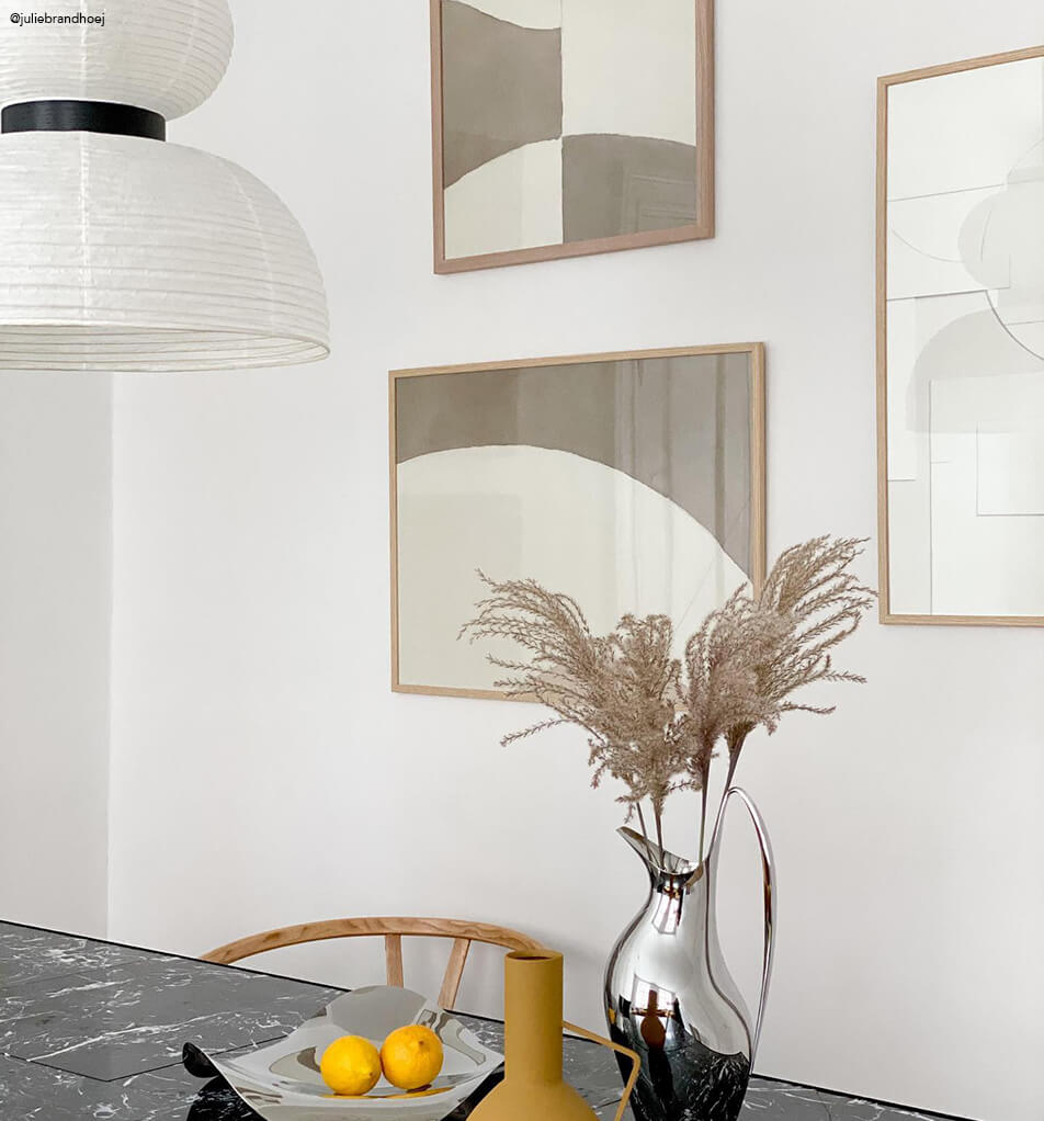 Galéria v kuchyni - 3 dubové rámy s grafickým umením